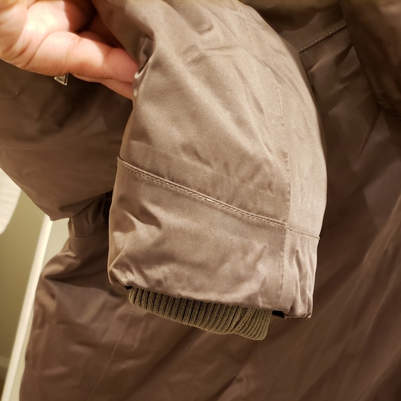 Women's Medium Northface Padma Bomber Jacket, Brown - Picture 5 of 12